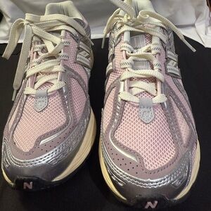 New Balance 1906R W/Size 10.5 M/Size 9 
Color:Rose Sugar/Silver